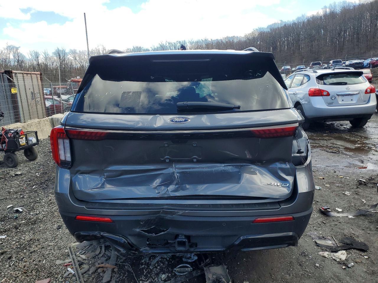 2025 Ford Explorer St-Line - Image 6