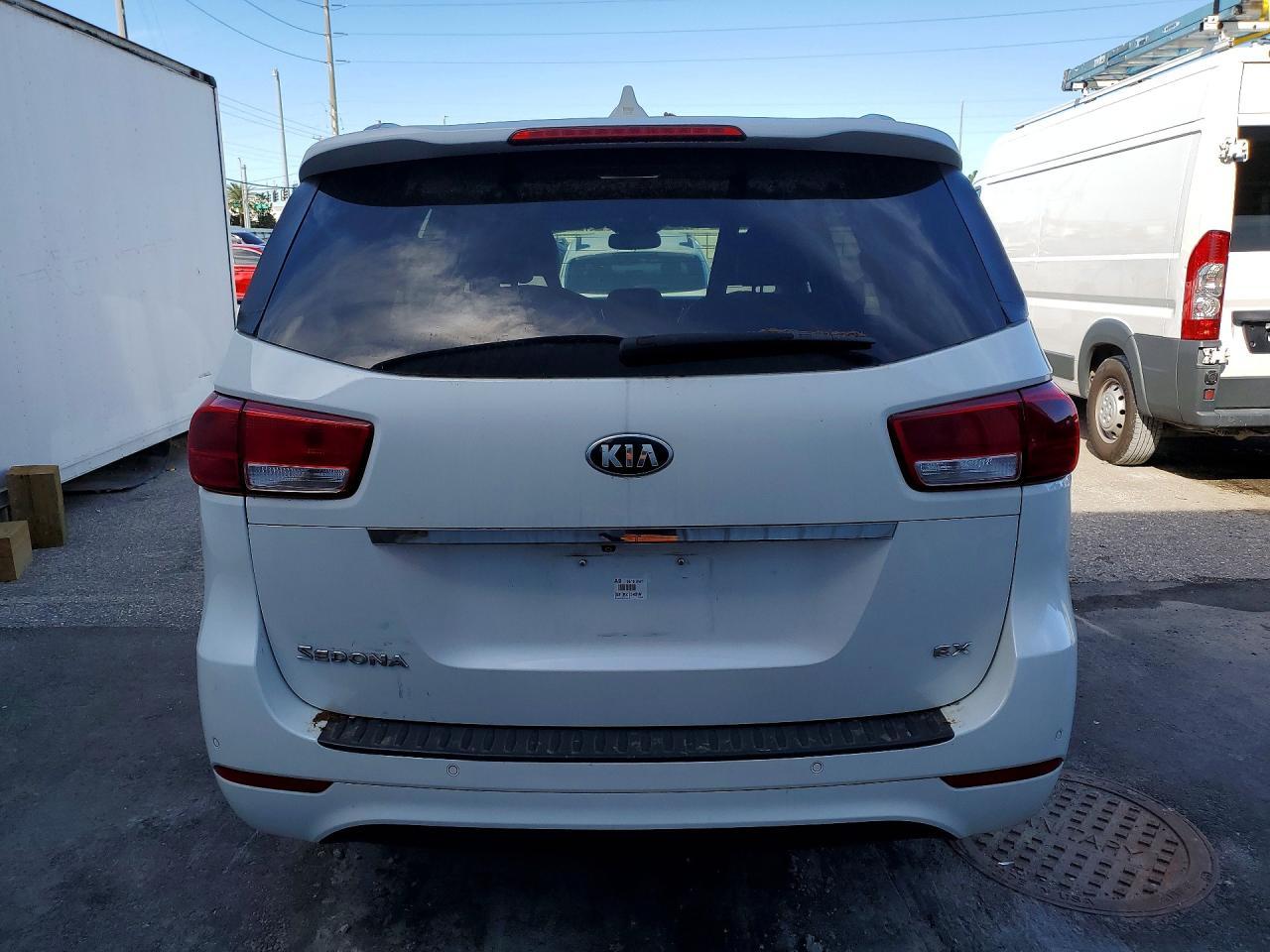 2016 Kia Sedona Ex - Image 6