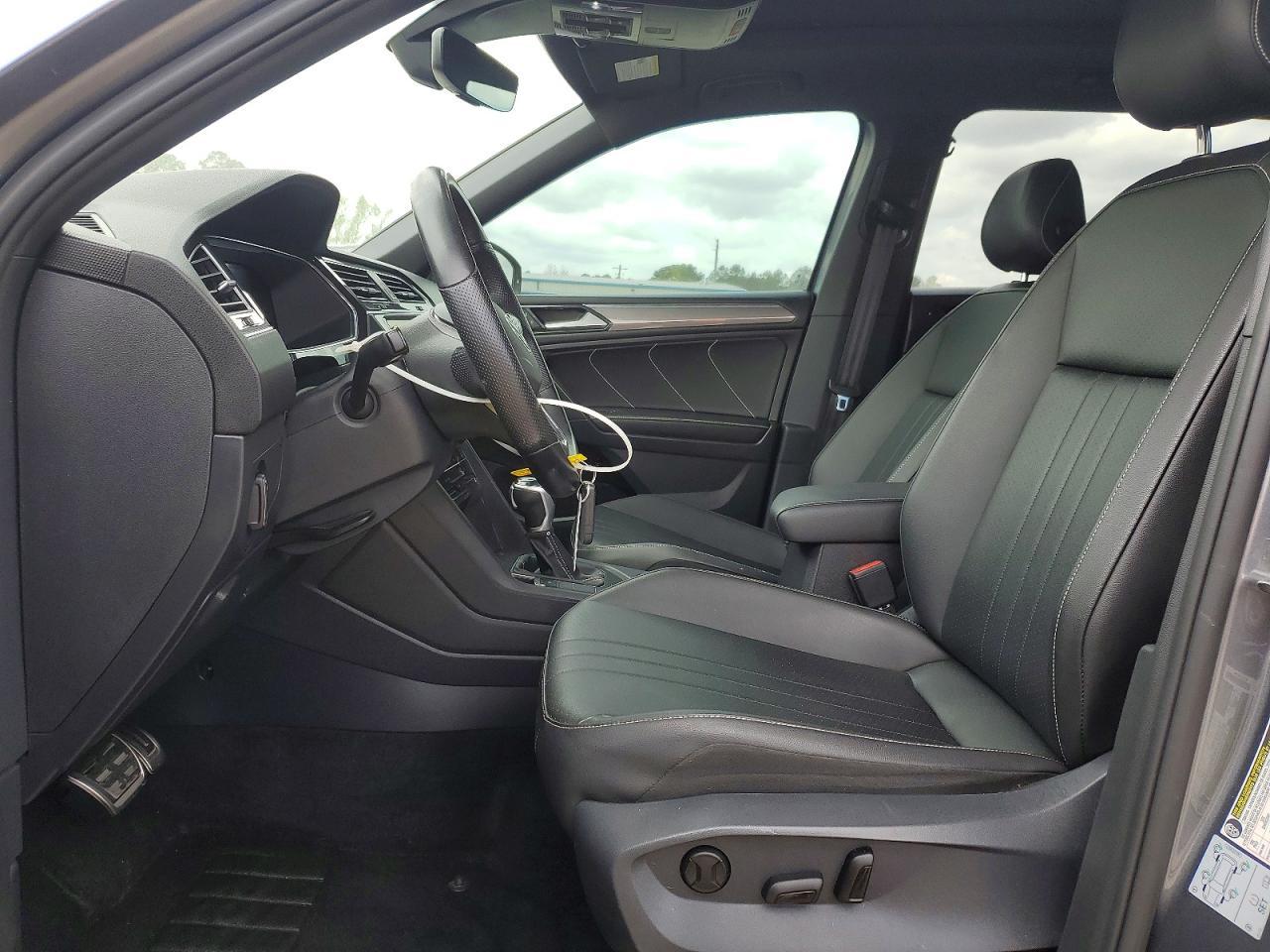 2022 Volkswagen Tiguan Se R-Line Black - Image 7