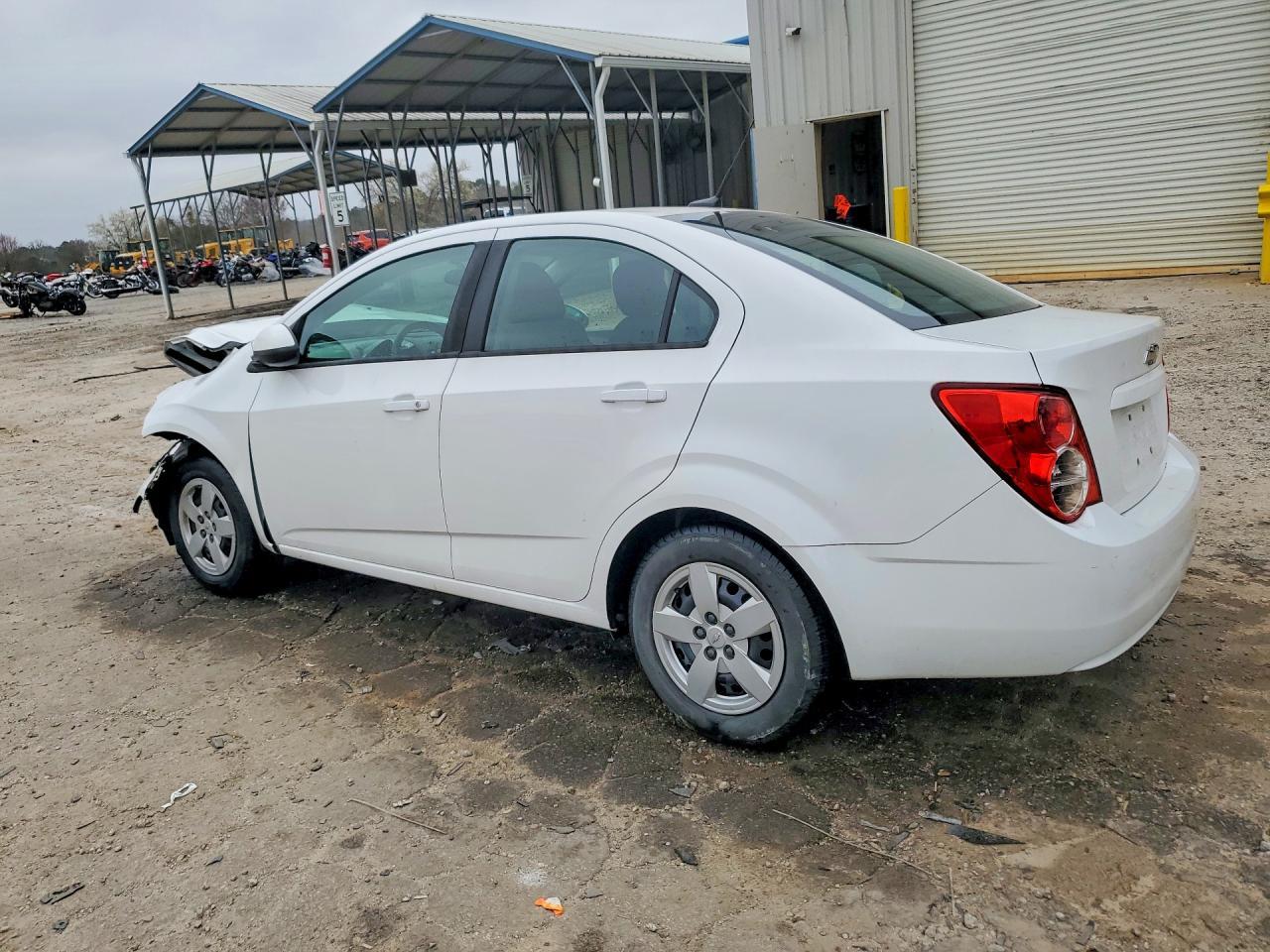 2014 Chevrolet Sonic Ls - Image 2