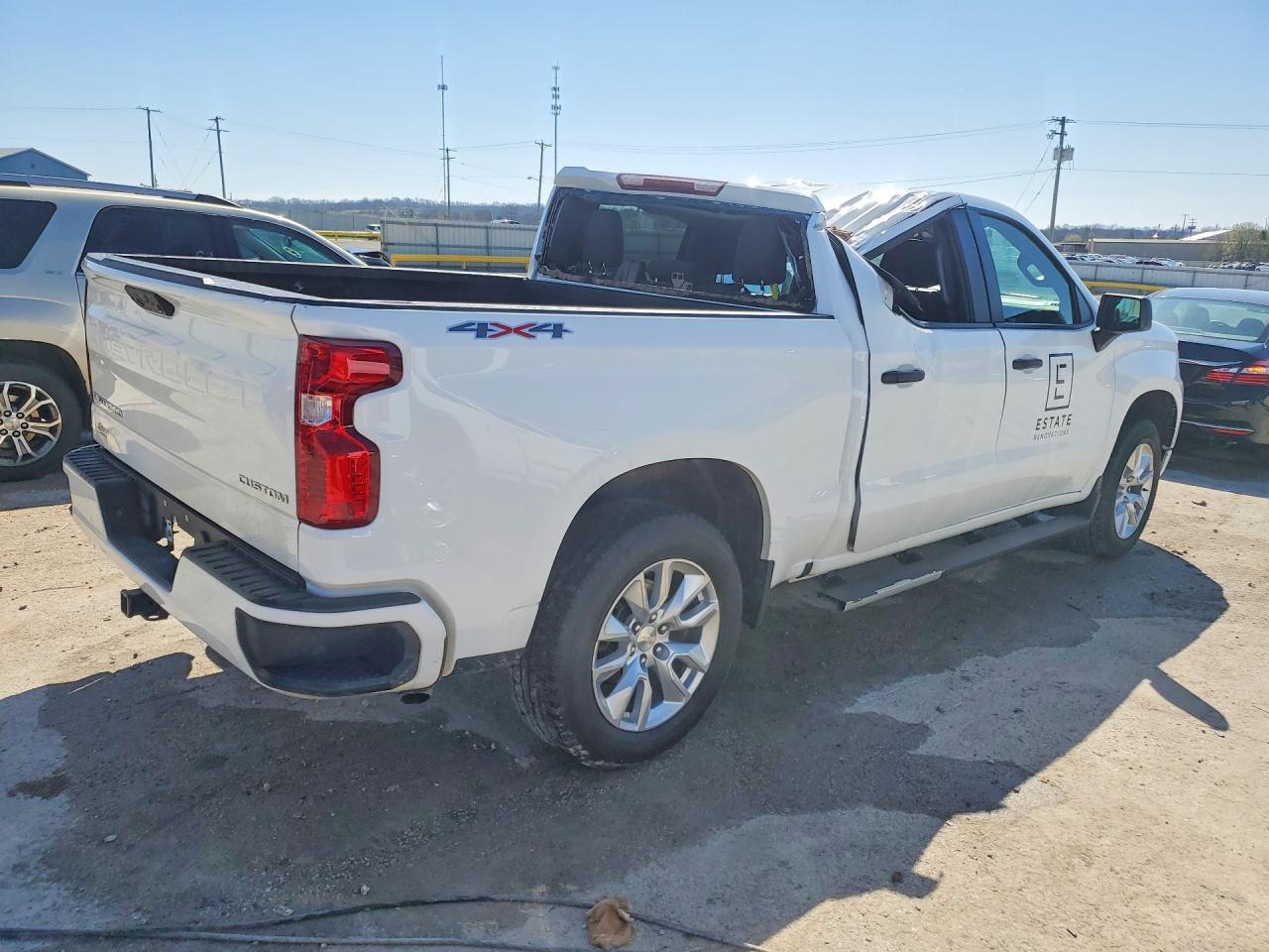 2024 Chevrolet Silverado K1500 Custom - Фото 3