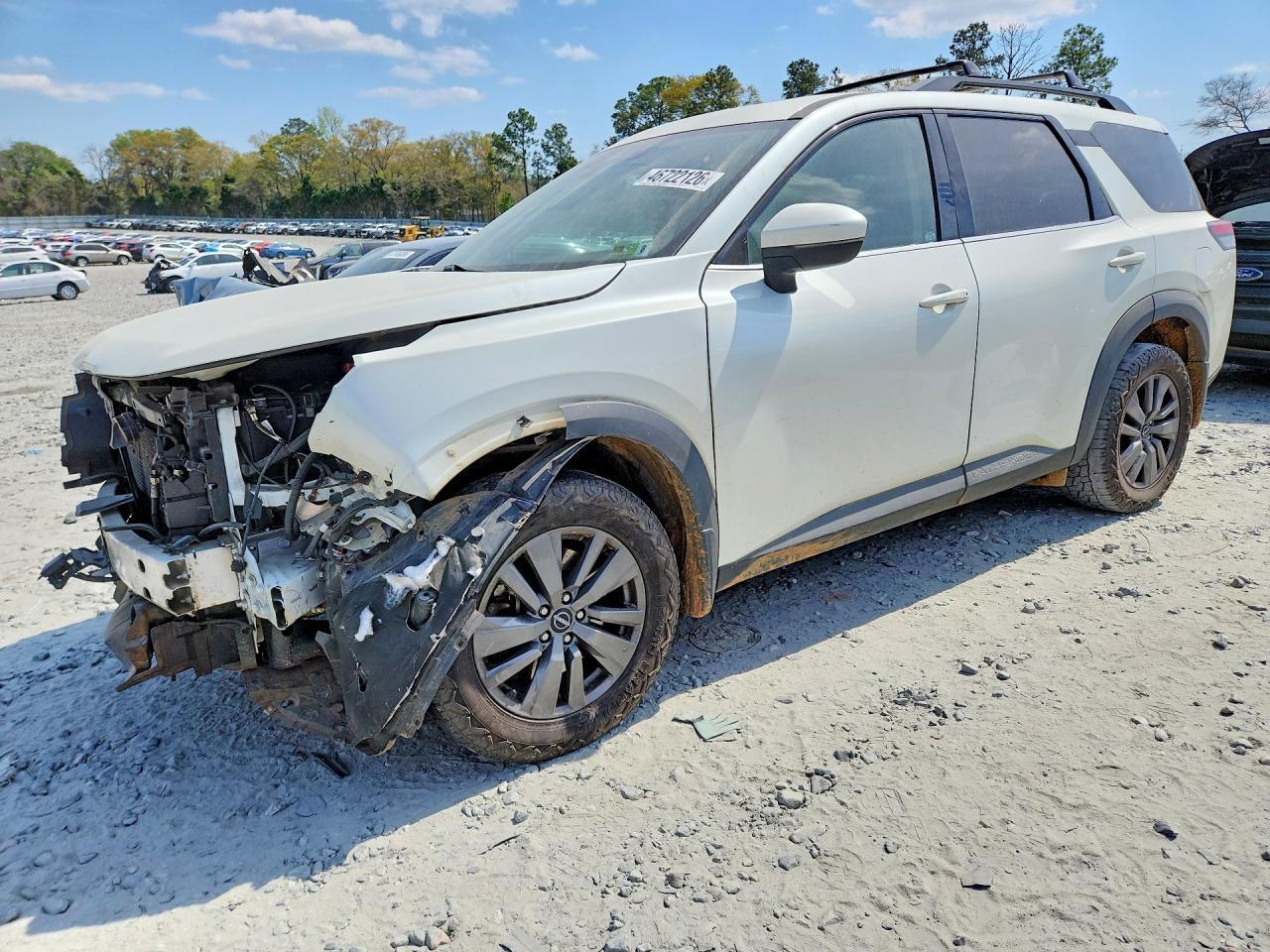 2022 Nissan Pathfinder Sv