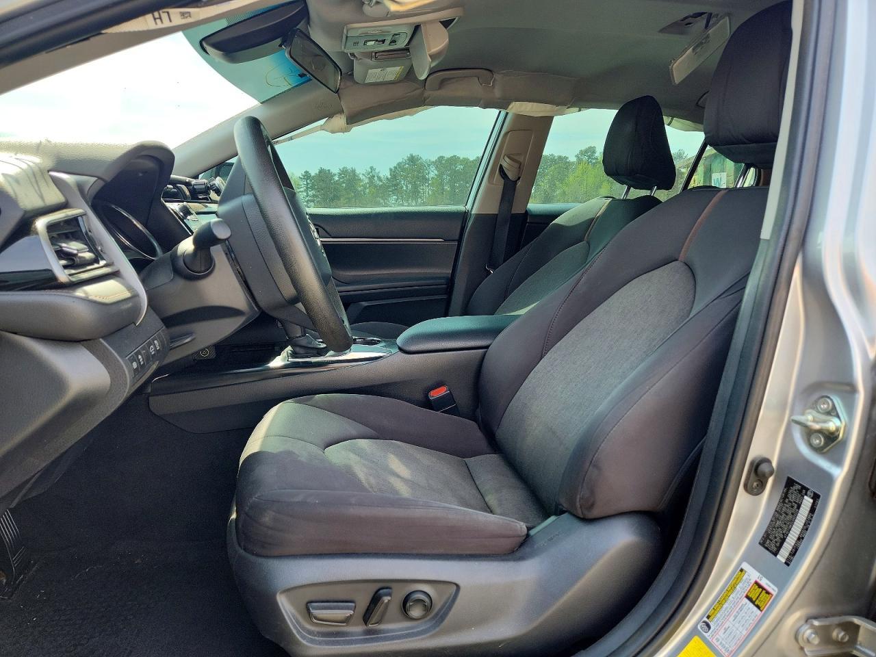 2020 Toyota Camry Le - Фото 7