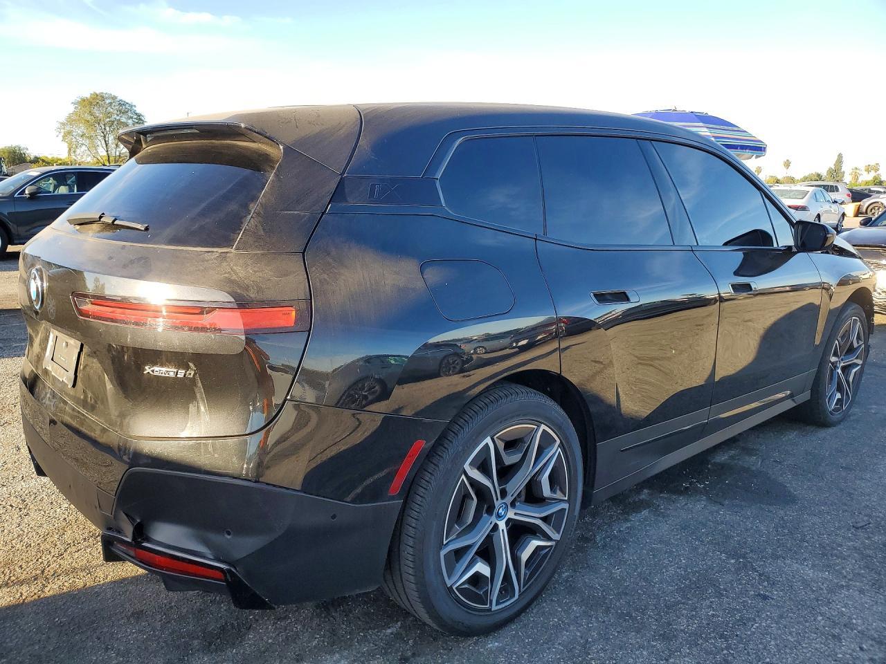 2024 BMW Ix xDrive50 - Фото 3