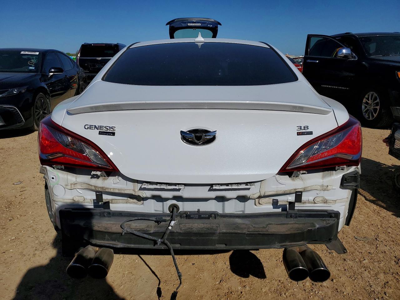 2015 Hyundai Genesis Coupe 3.8 R-Spec - Image 6