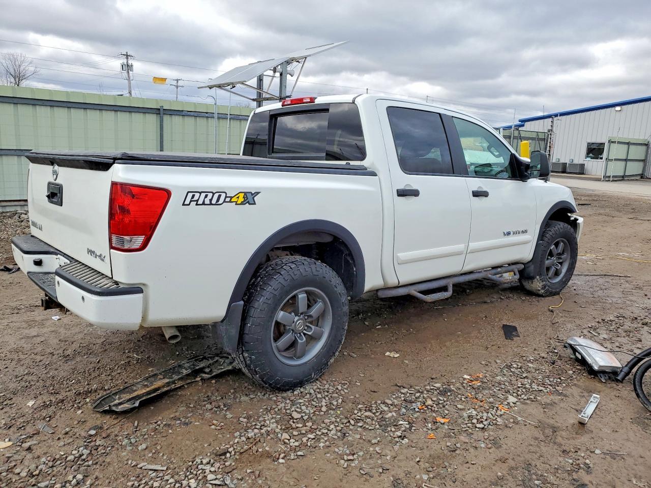 2013 Nissan Titan - Фото 3