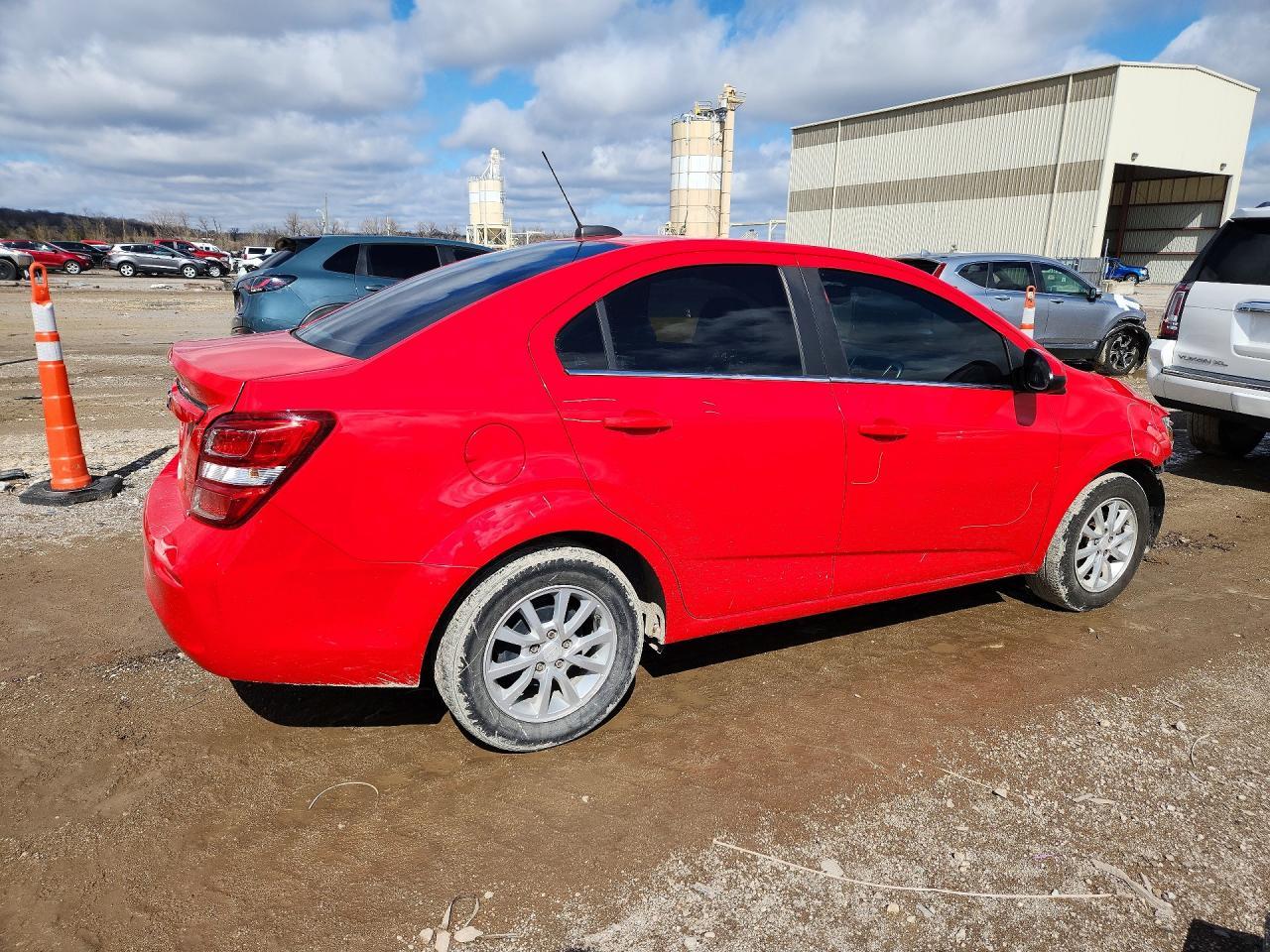 2017 Chevrolet Sonic Lt - Фото 3