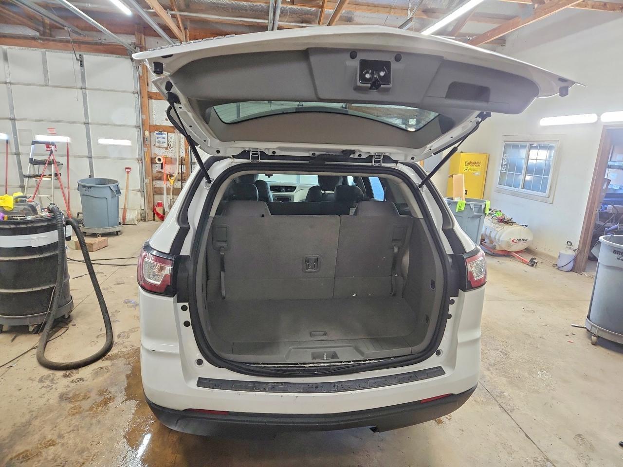 2017 Chevrolet Traverse Ls - Image 6