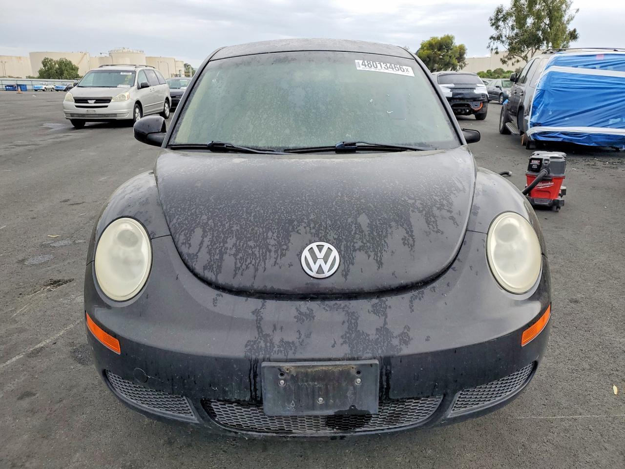 2010 Volkswagen New Beetle - Image 5