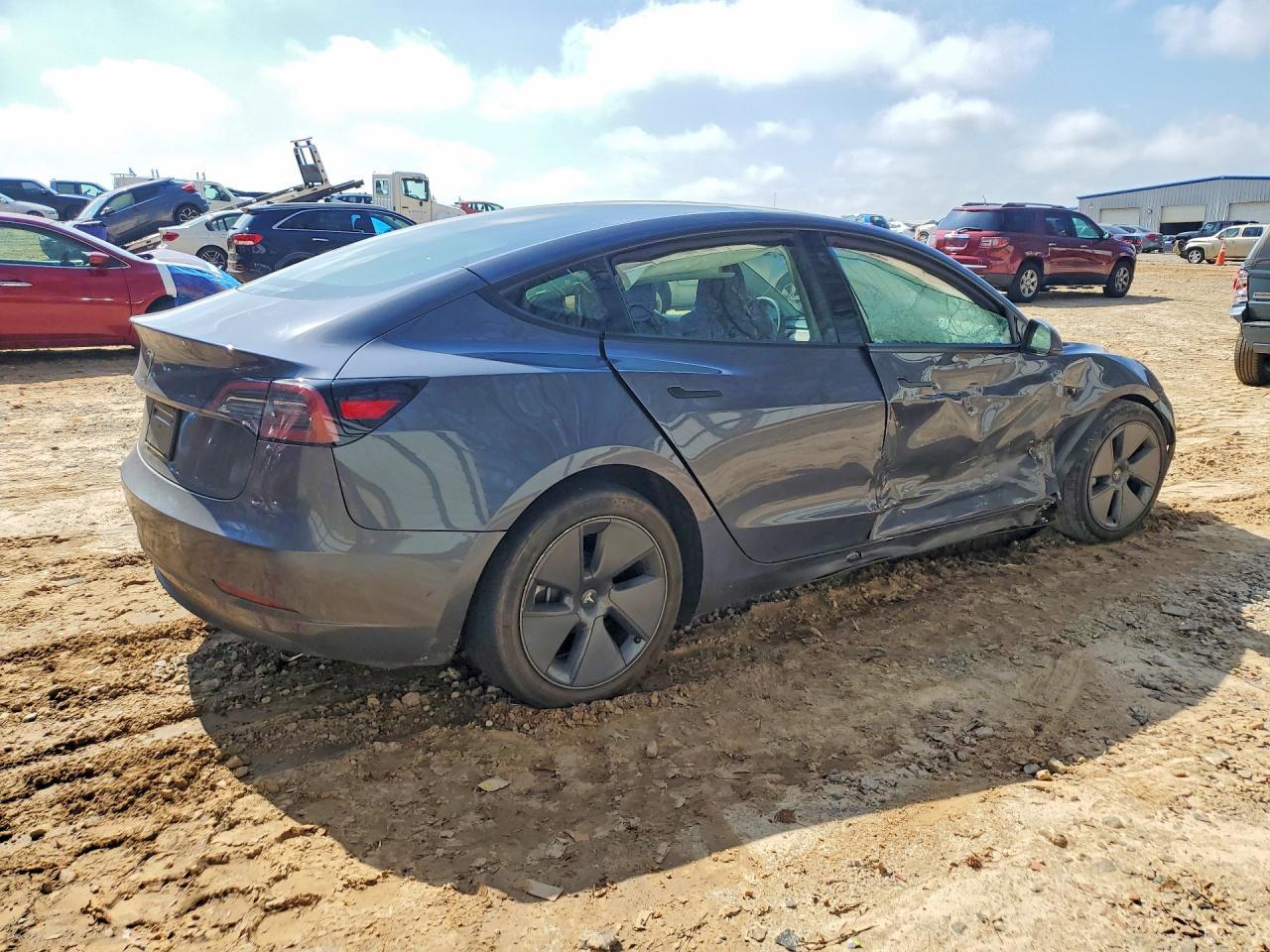 2023 Tesla Model 3 - Фото 3
