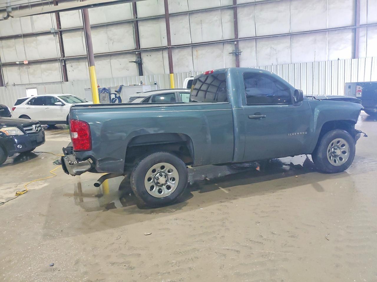 2013 Chevrolet Silverado C1500 - Image 3