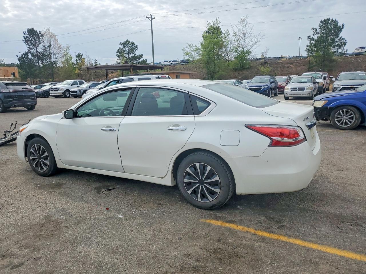 2015 Nissan Altima 2.5 S - Image 2
