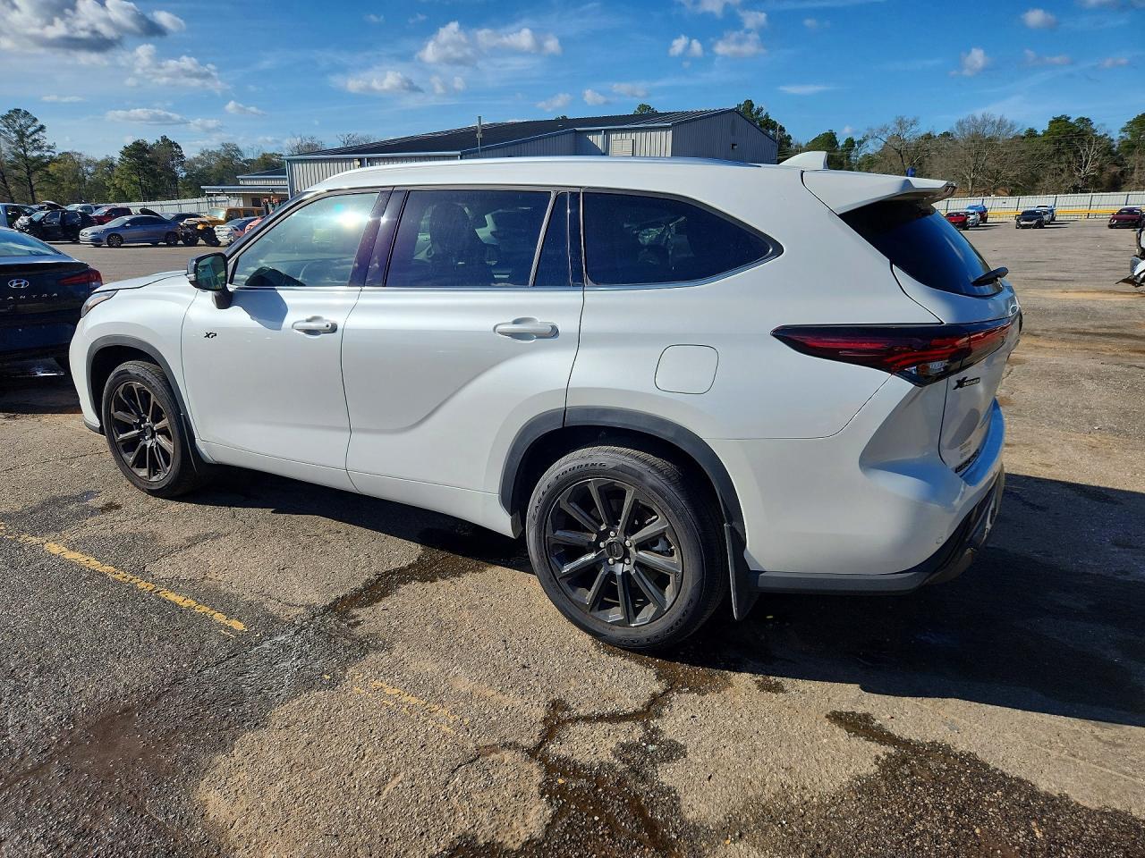 2025 Toyota Highlander Limited - Image 2