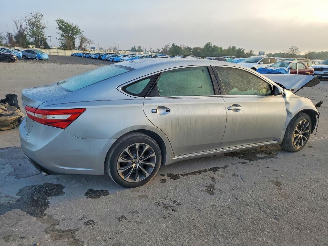 2017 Toyota Avalon Xle - Image 3