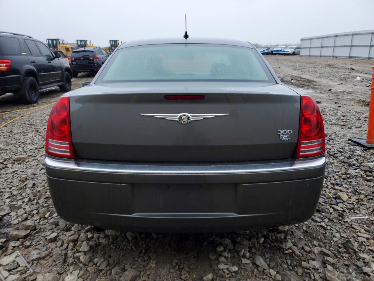2008 Chrysler 300C - Image 6