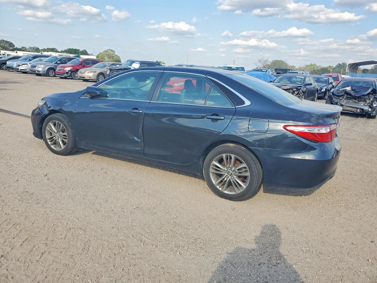 2015 Toyota Camry Le - Фото 2