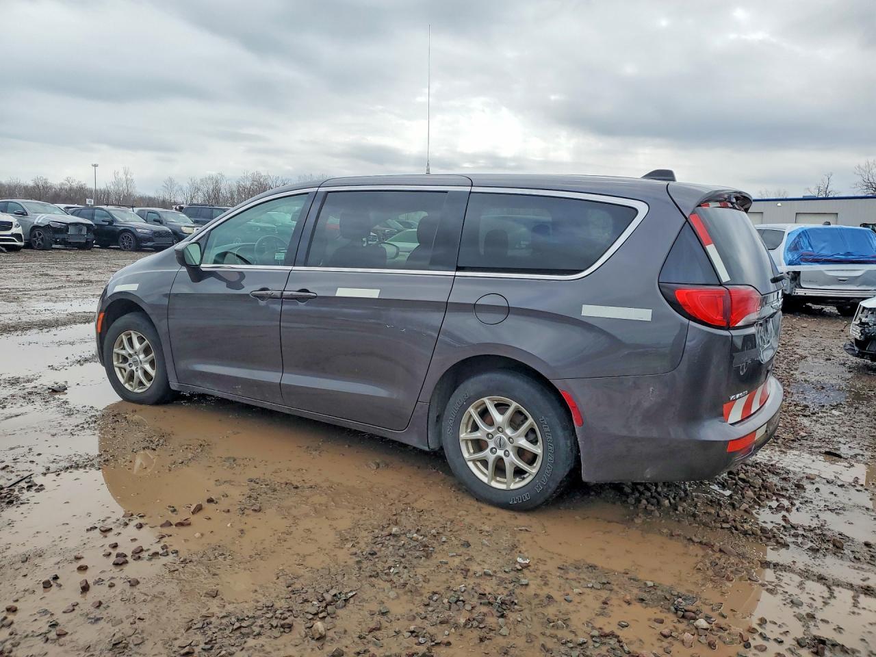 2022 Chrysler Voyager- Pri Fleet- Ck Eng Light On - Фото 2