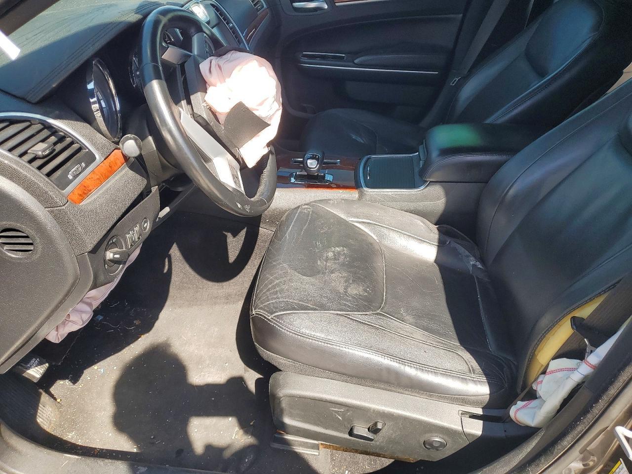 2014 Chrysler 300 - Image 7