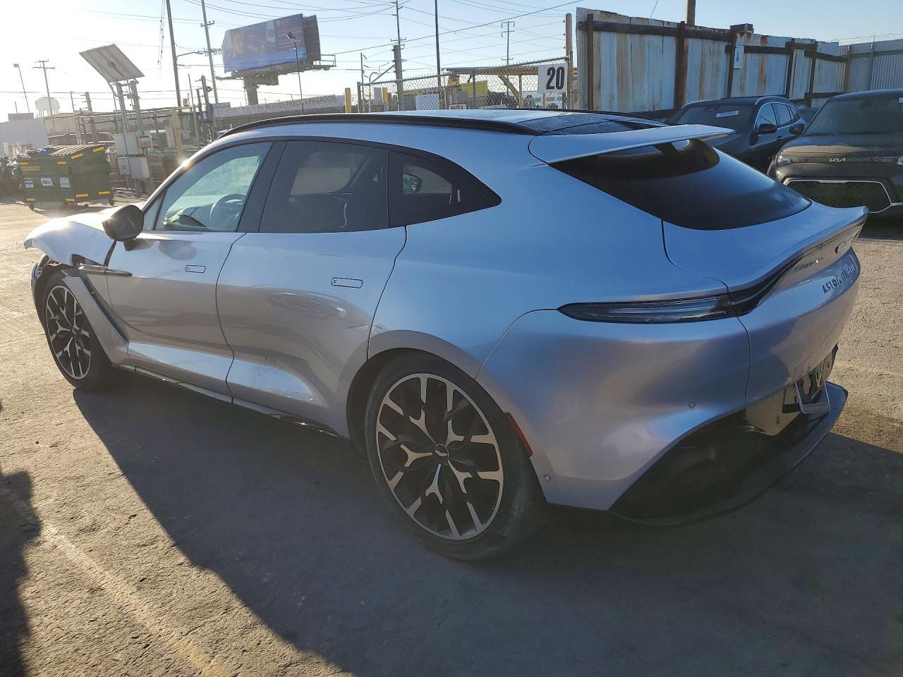 2021 Aston Martin Dbx - Фото 2