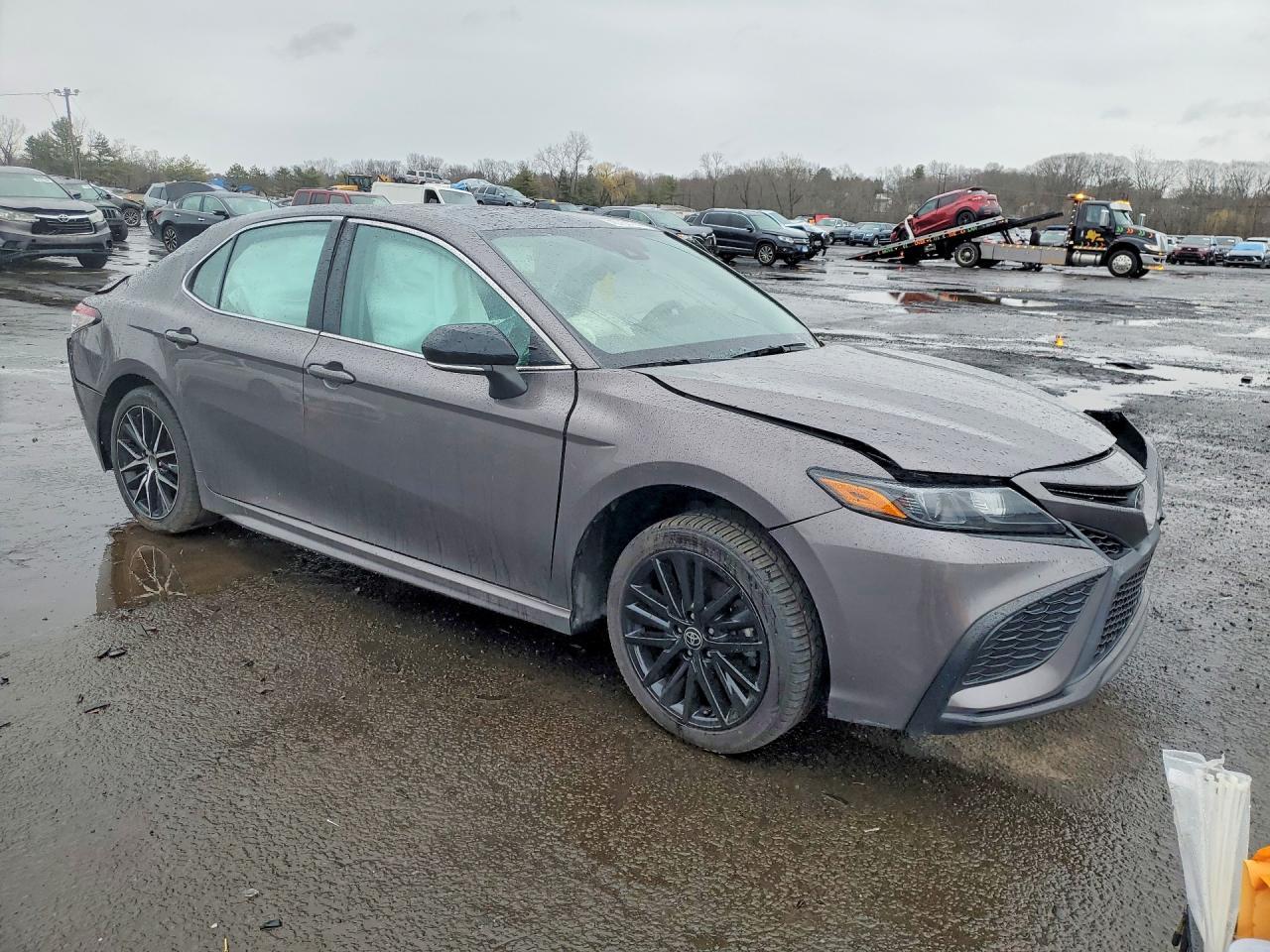 2022 Toyota Camry Se - Image 4
