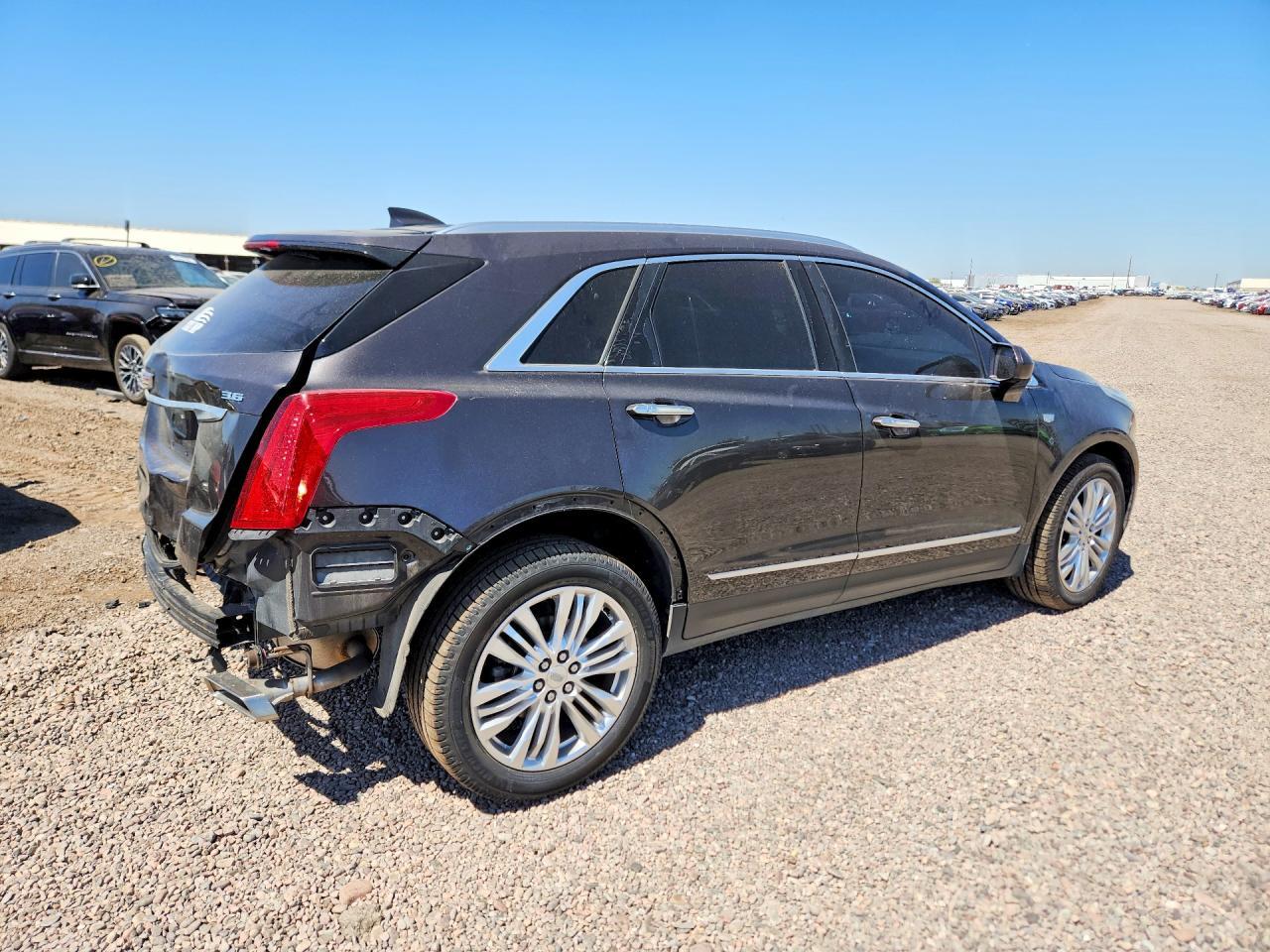 2017 Cadillac Xt5 Premium Luxury - Image 3
