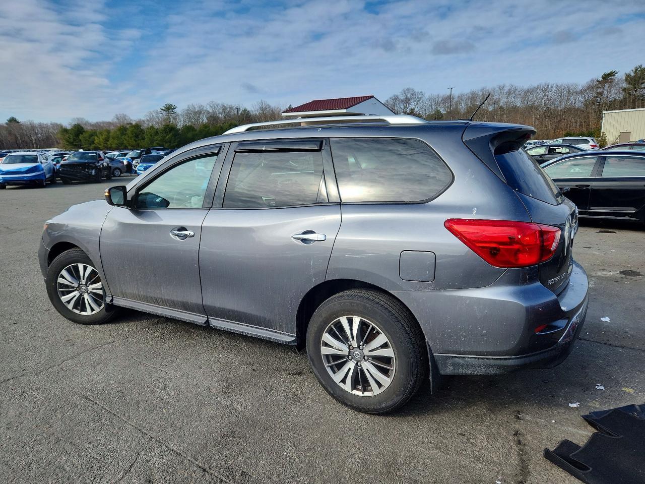 2018 Nissan Pathfinder - Image 2