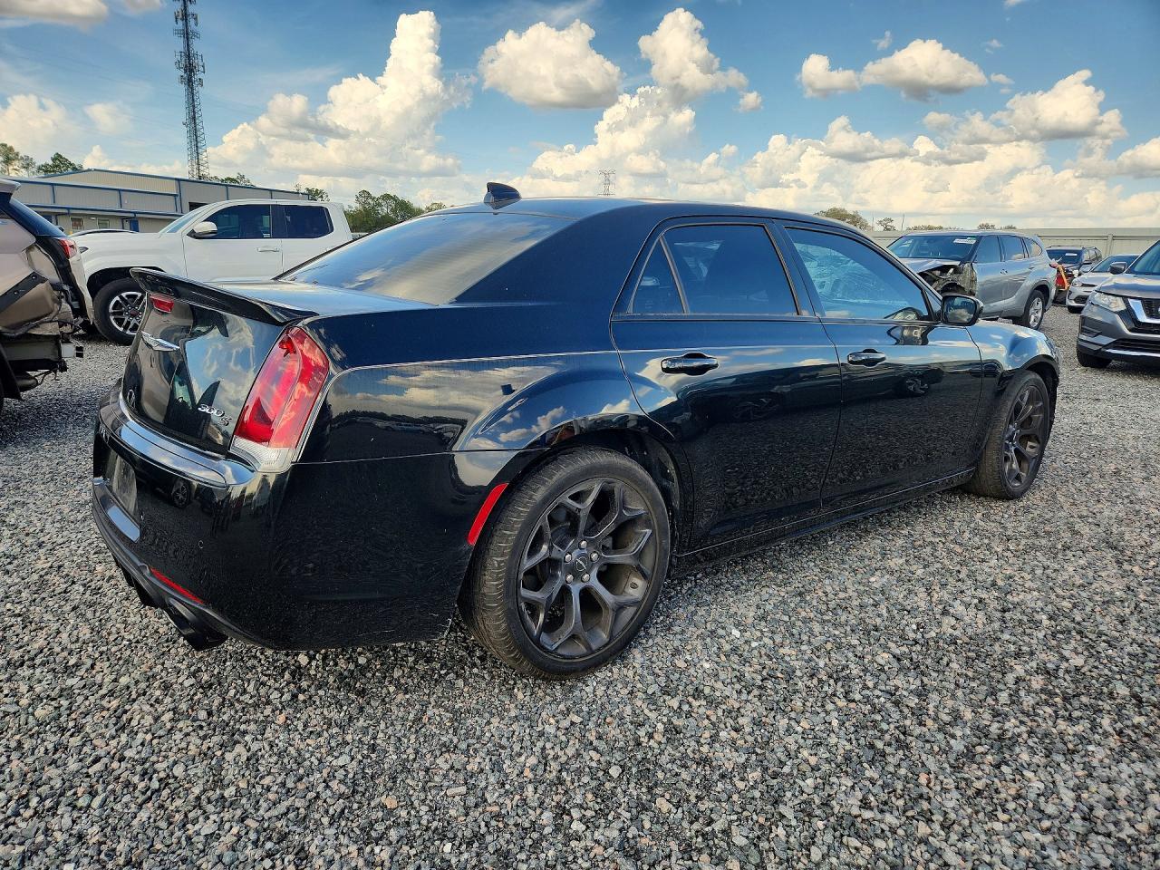2019 Chrysler 300 S - Фото 3
