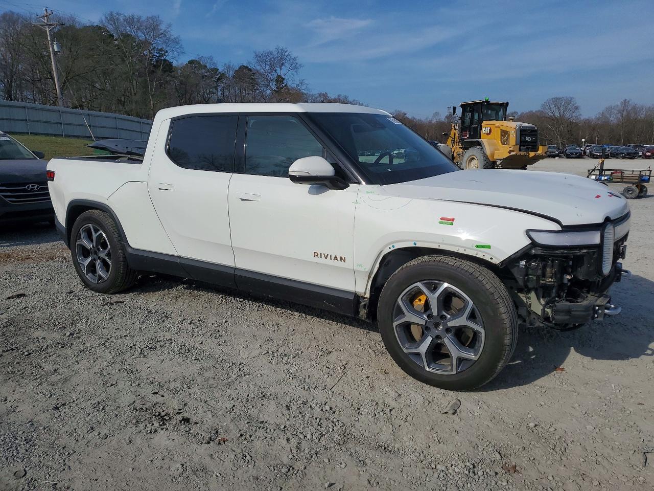 2022 Rivian R1T Adventure - Фото 4