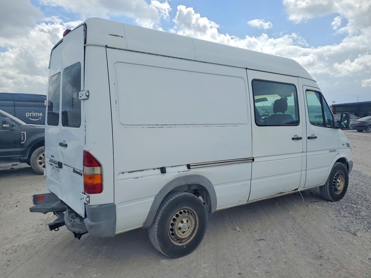 2006 Dodge Sprinter 2500 Delivery Van - Image 3