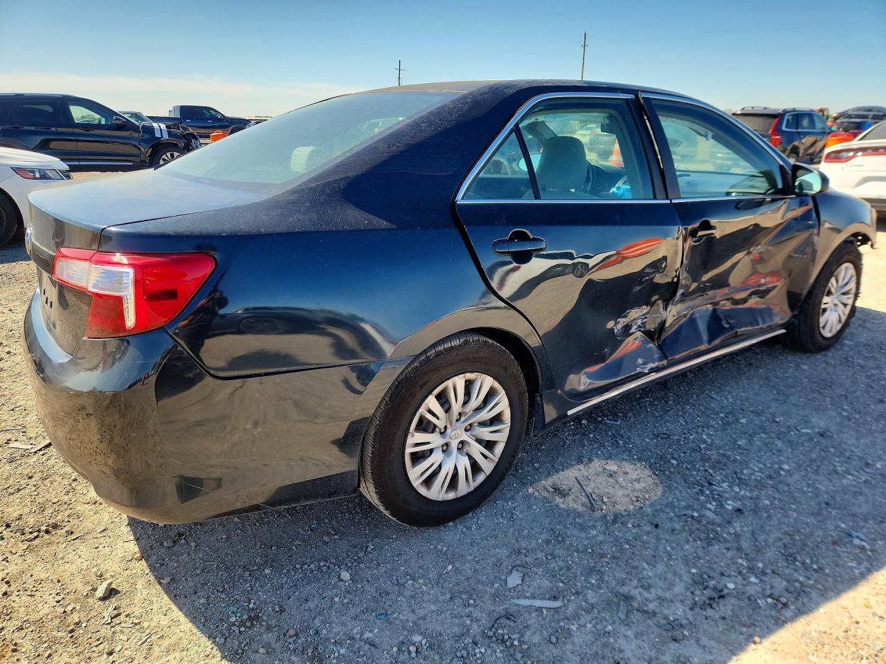 2012 Toyota Camry Le - Фото 3