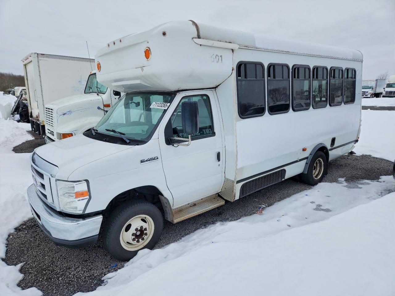 2016 Ford E450 Shuttle Bus - Image 2
