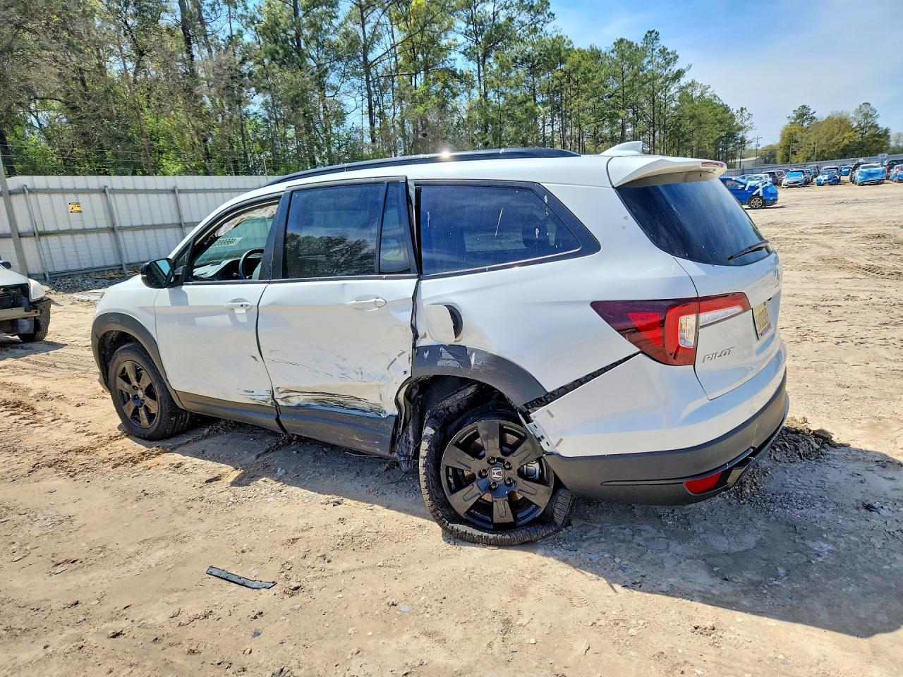 2022 Honda Pilot Trailsport - Image 2