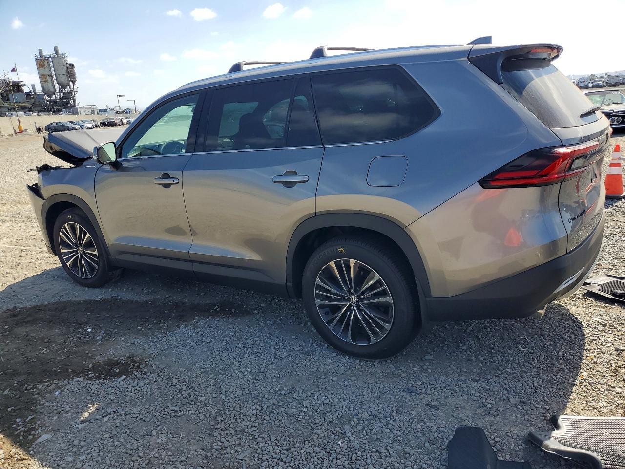 2025 Toyota Grand Highlander Hybrid Max Platinum - Image 2