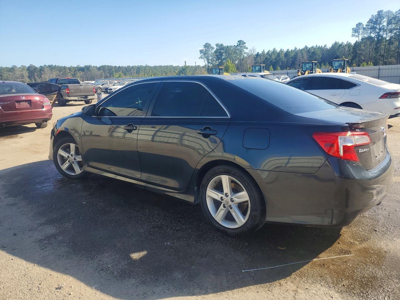 2014 Toyota Camry Se - Фото 2