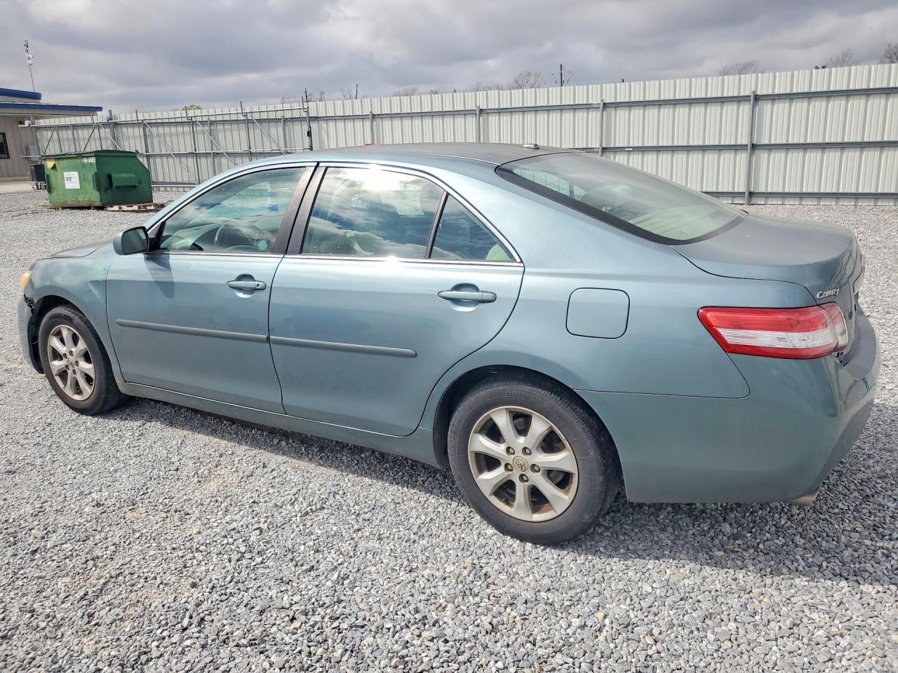 2010 Toyota Camry Le V6 - Фото 2
