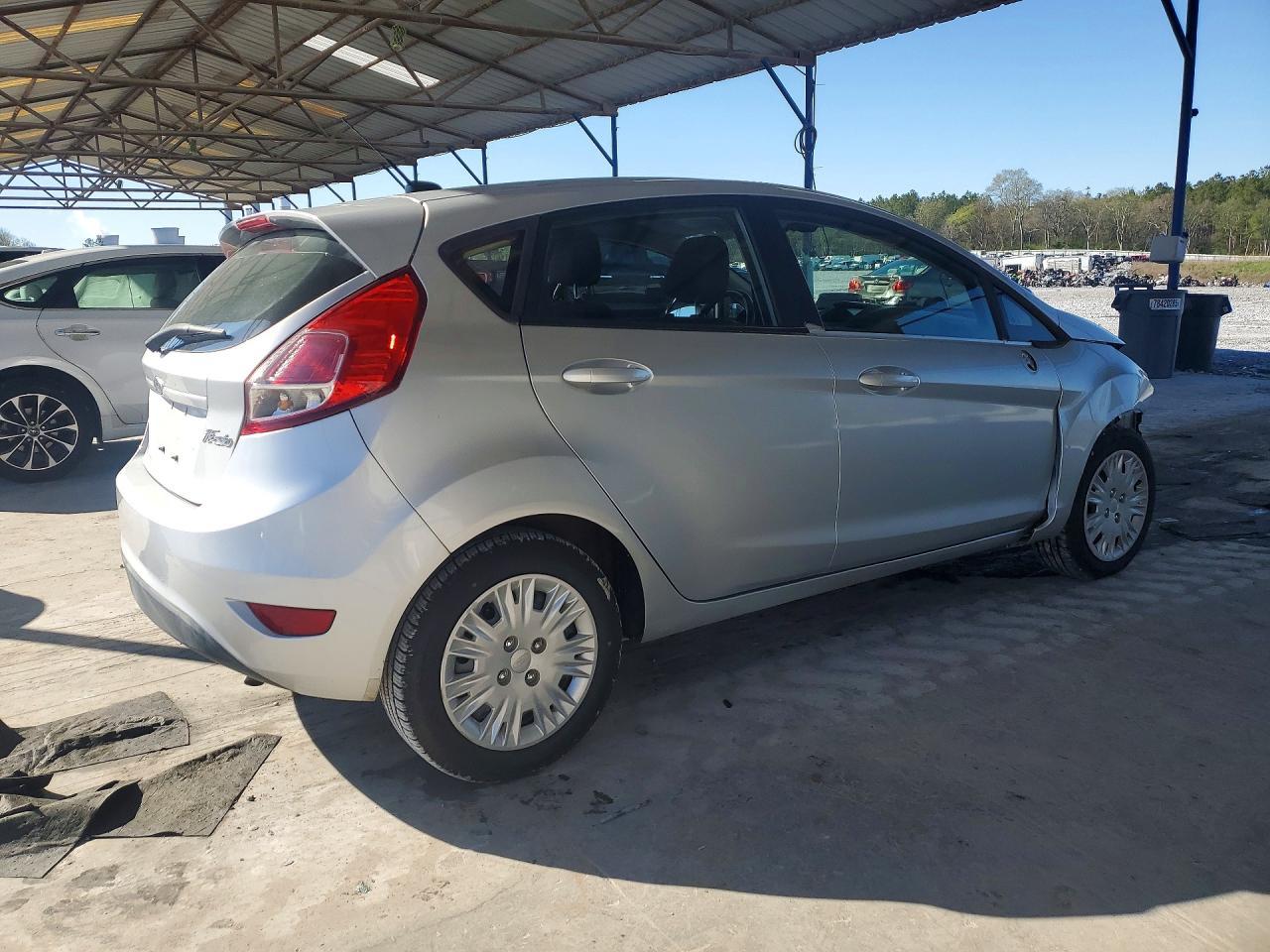 2016 Ford Fiesta S - Фото 3