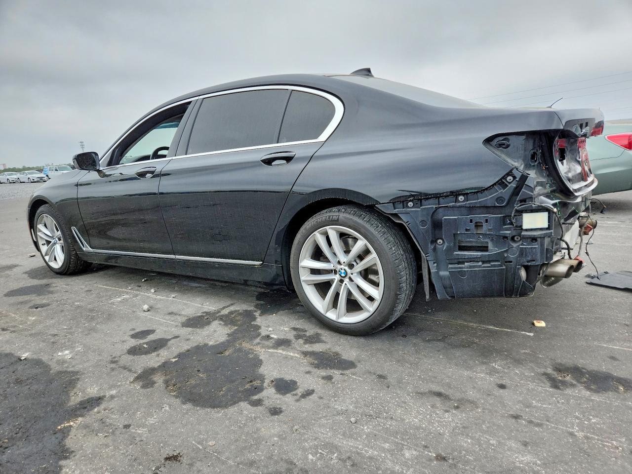 2016 BMW 750 Xi - Image 2