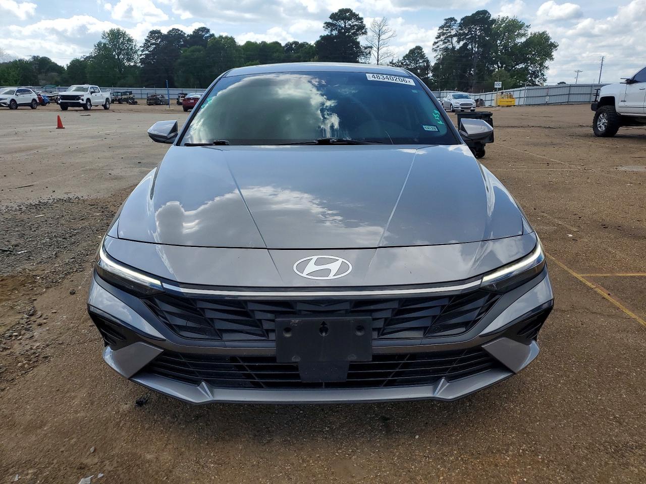 2024 Hyundai Elantra Sel - Image 5