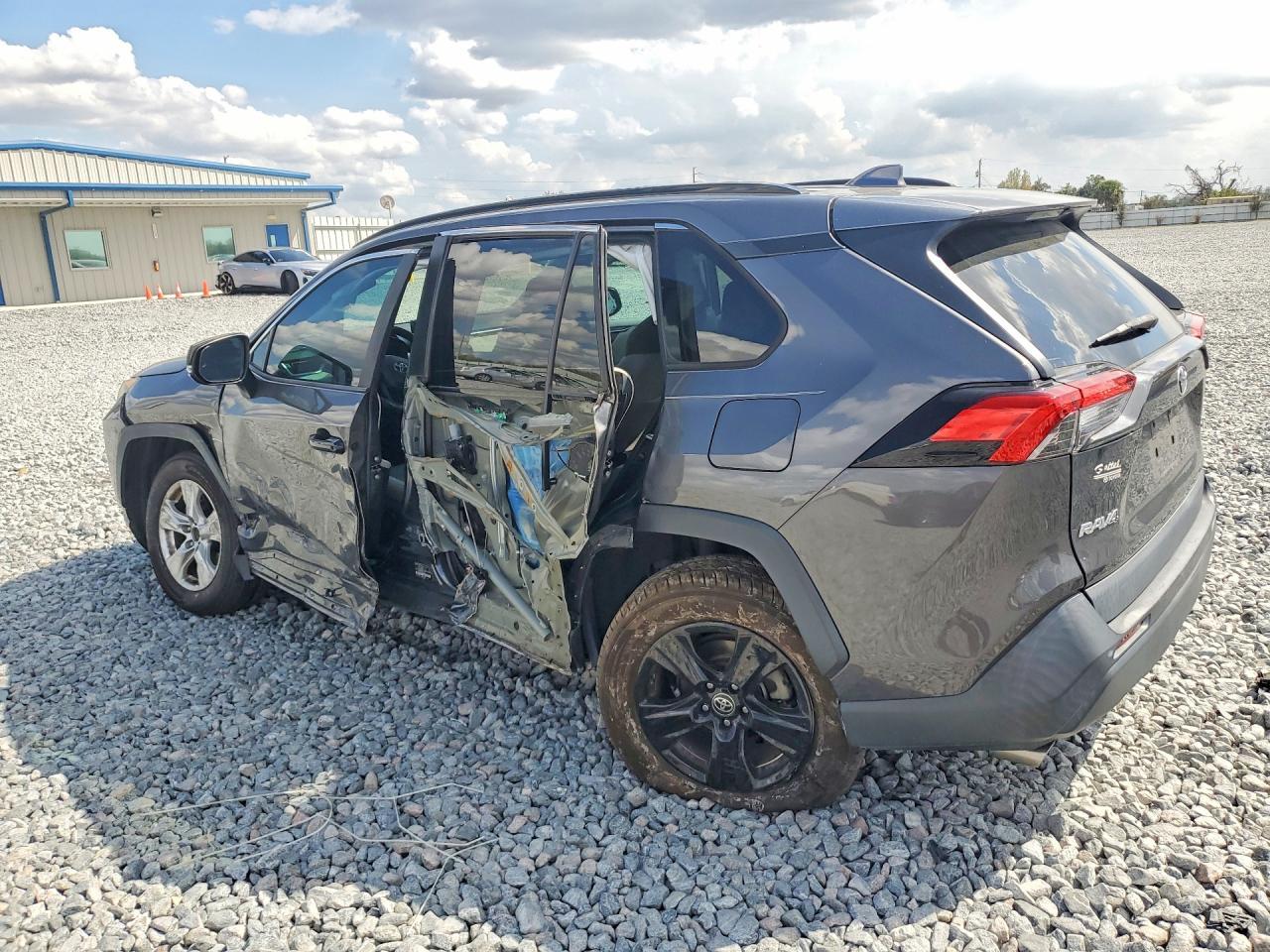 2021 Toyota Rav4 Xle - Image 2