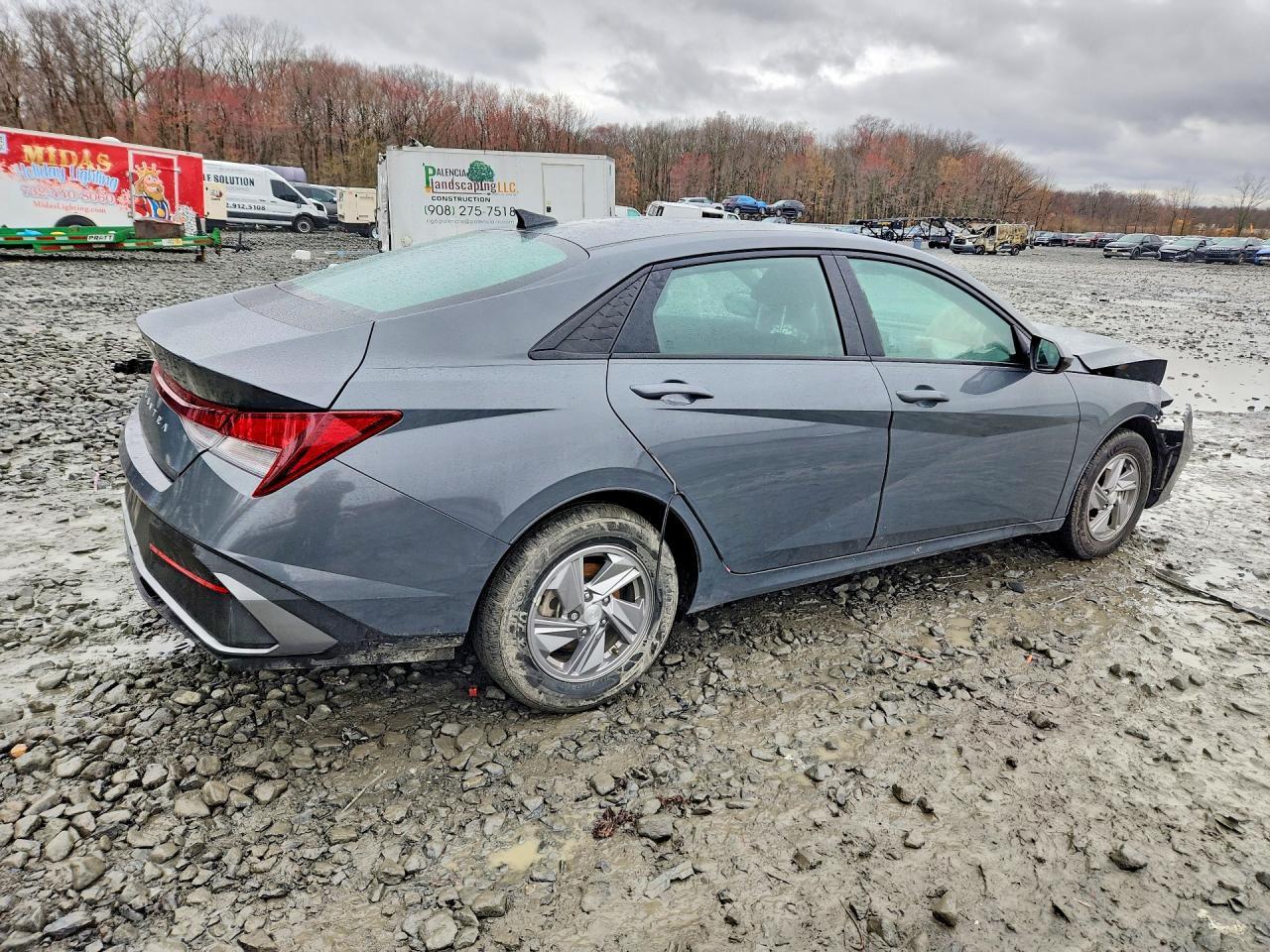 2025 Hyundai Elantra Se - Image 3