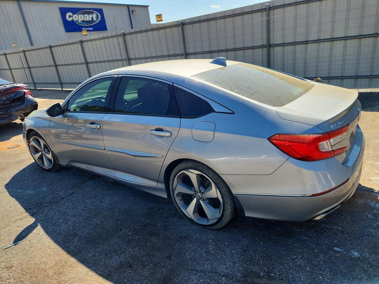 2018 Honda Accord Touring - Image 2