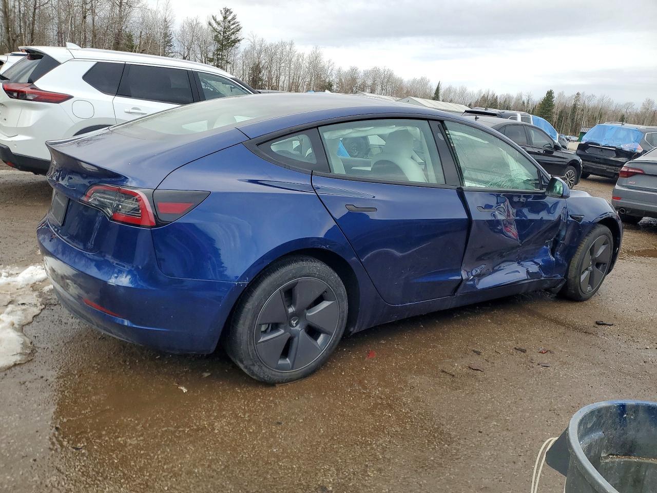 2023 Tesla Model 3 - Фото 3