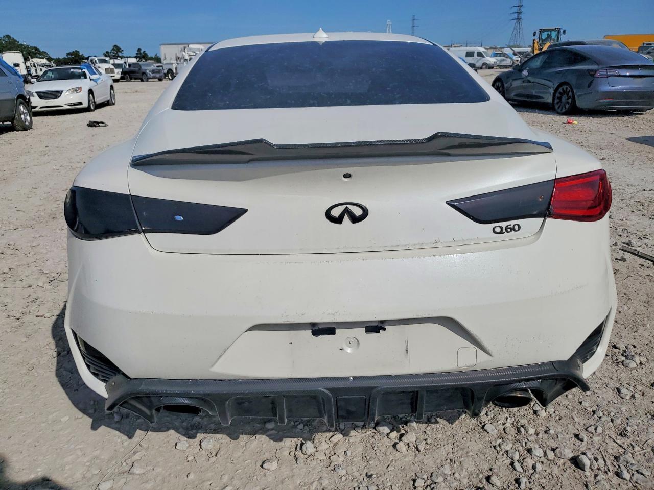2017 Infiniti Q60 3.0T Premium - Фото 6