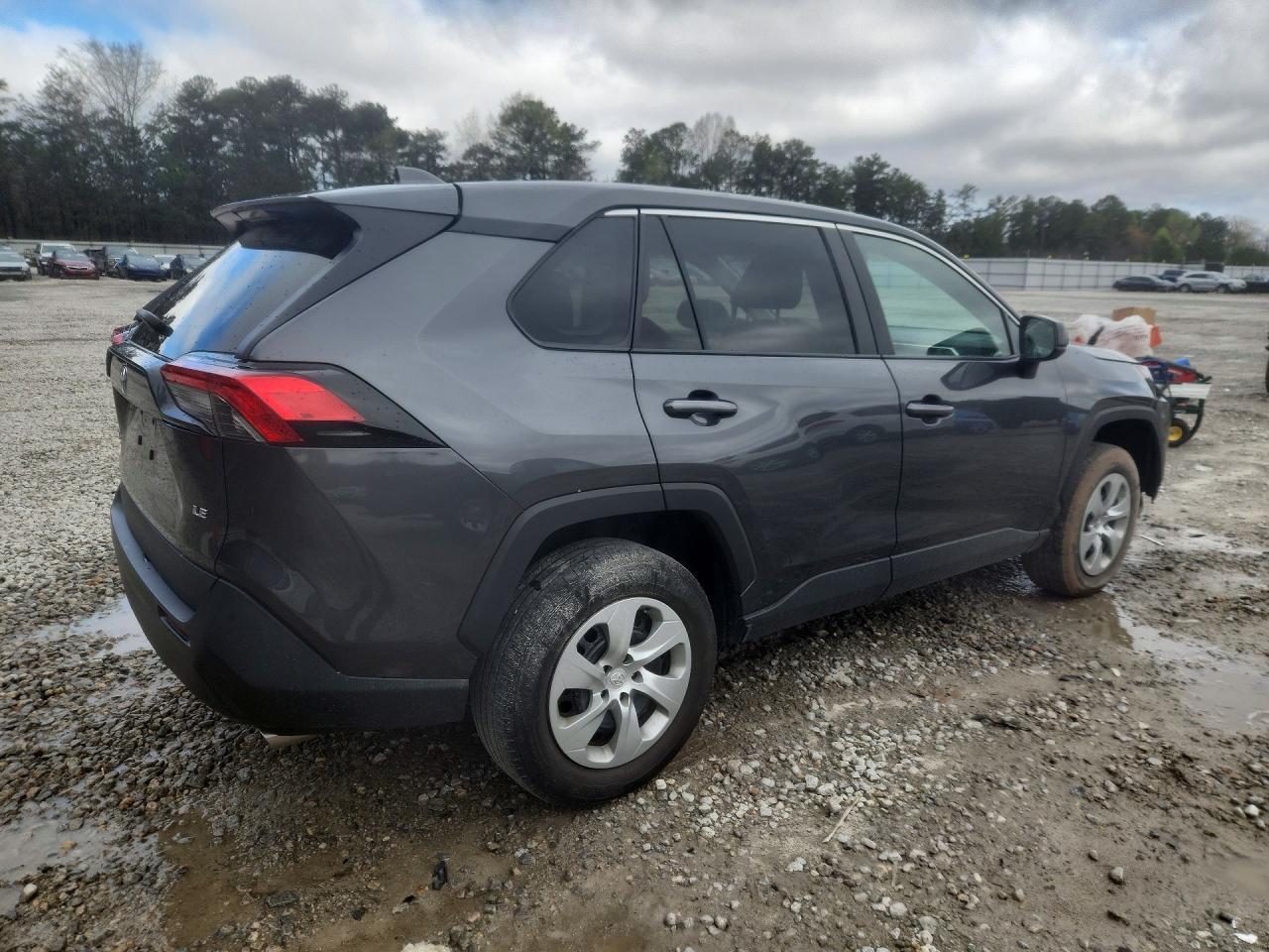 2022 Toyota Rav4 Le - Image 3