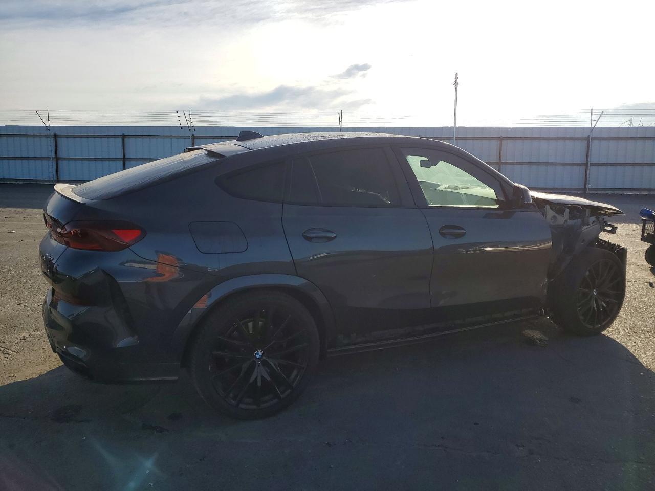 2022 BMW X6 xDrive40I - Image 3