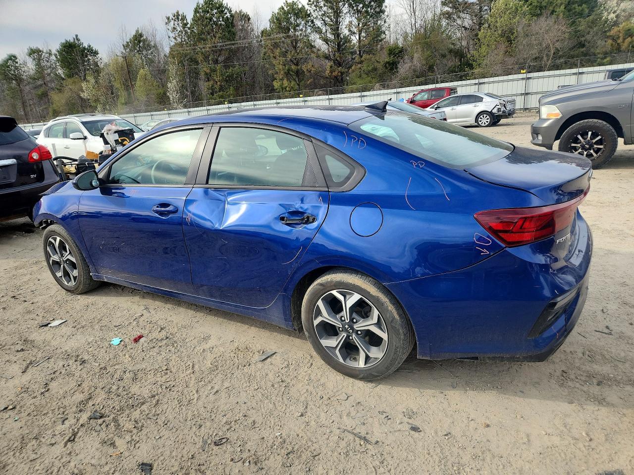 2020 Kia Forte Lxs - Фото 2