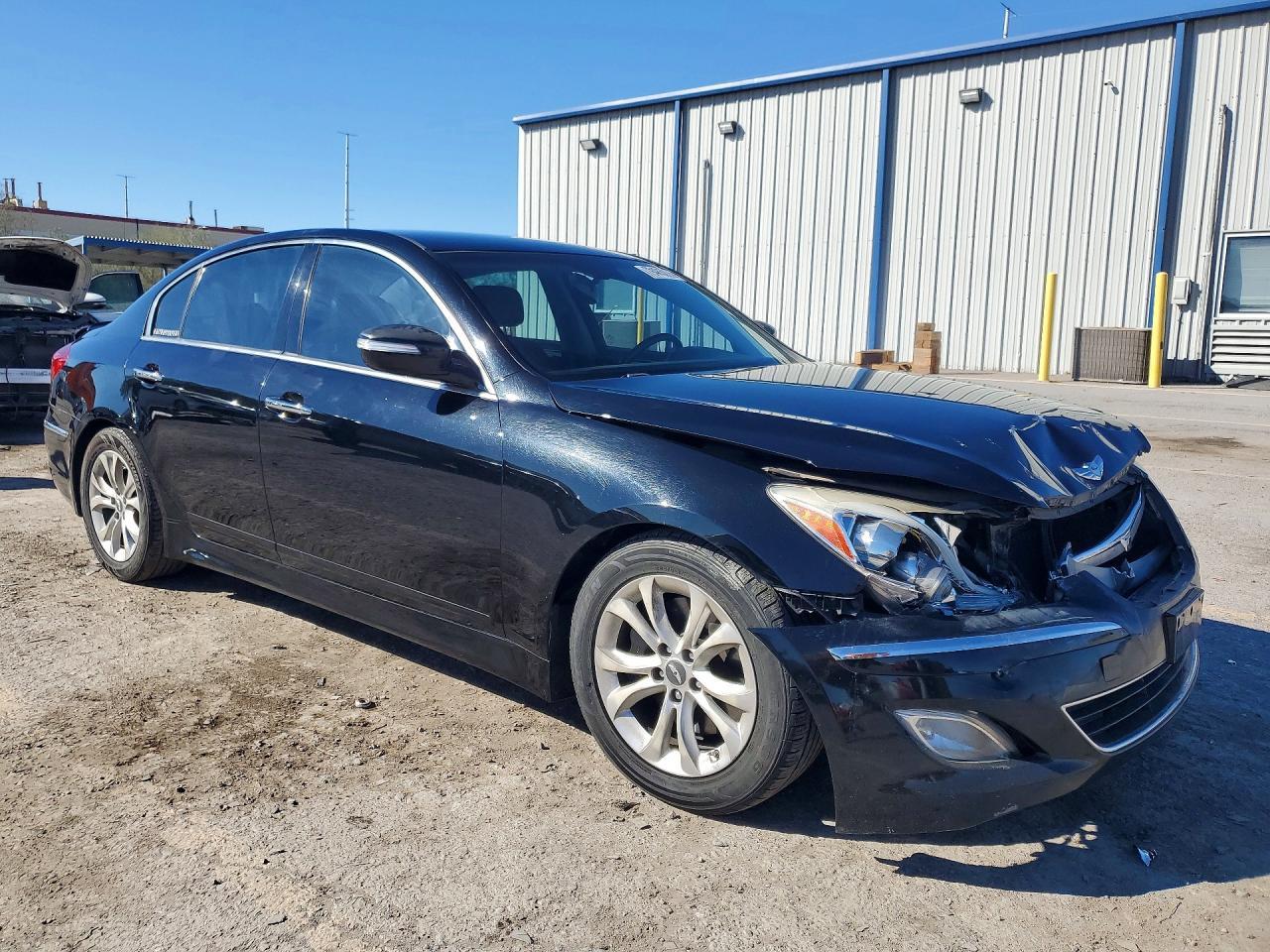 2013 Hyundai Genesis 3.8L - Фото 4