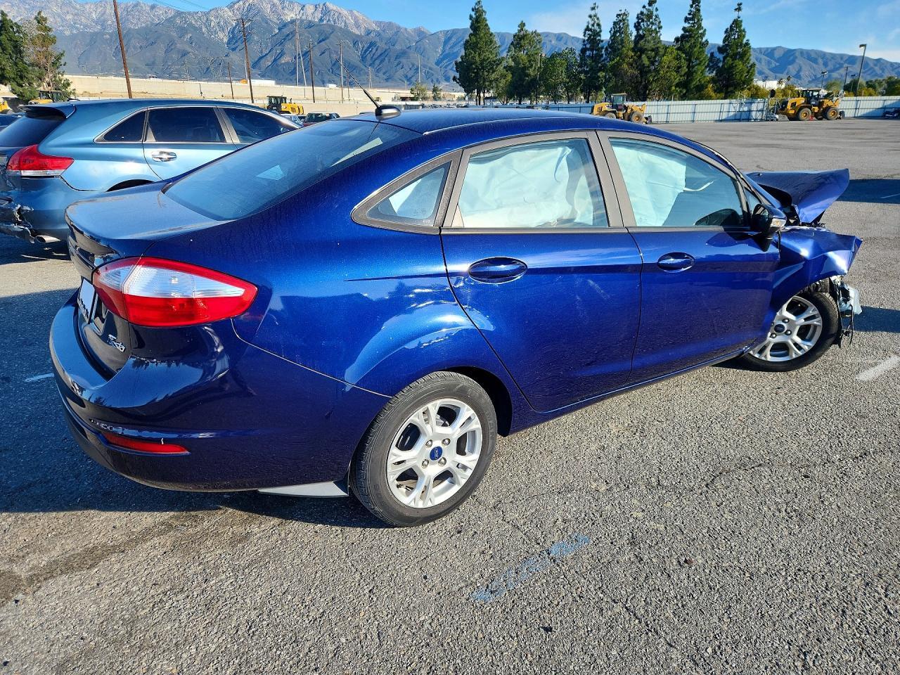 2016 Ford Fiesta Se - Фото 3