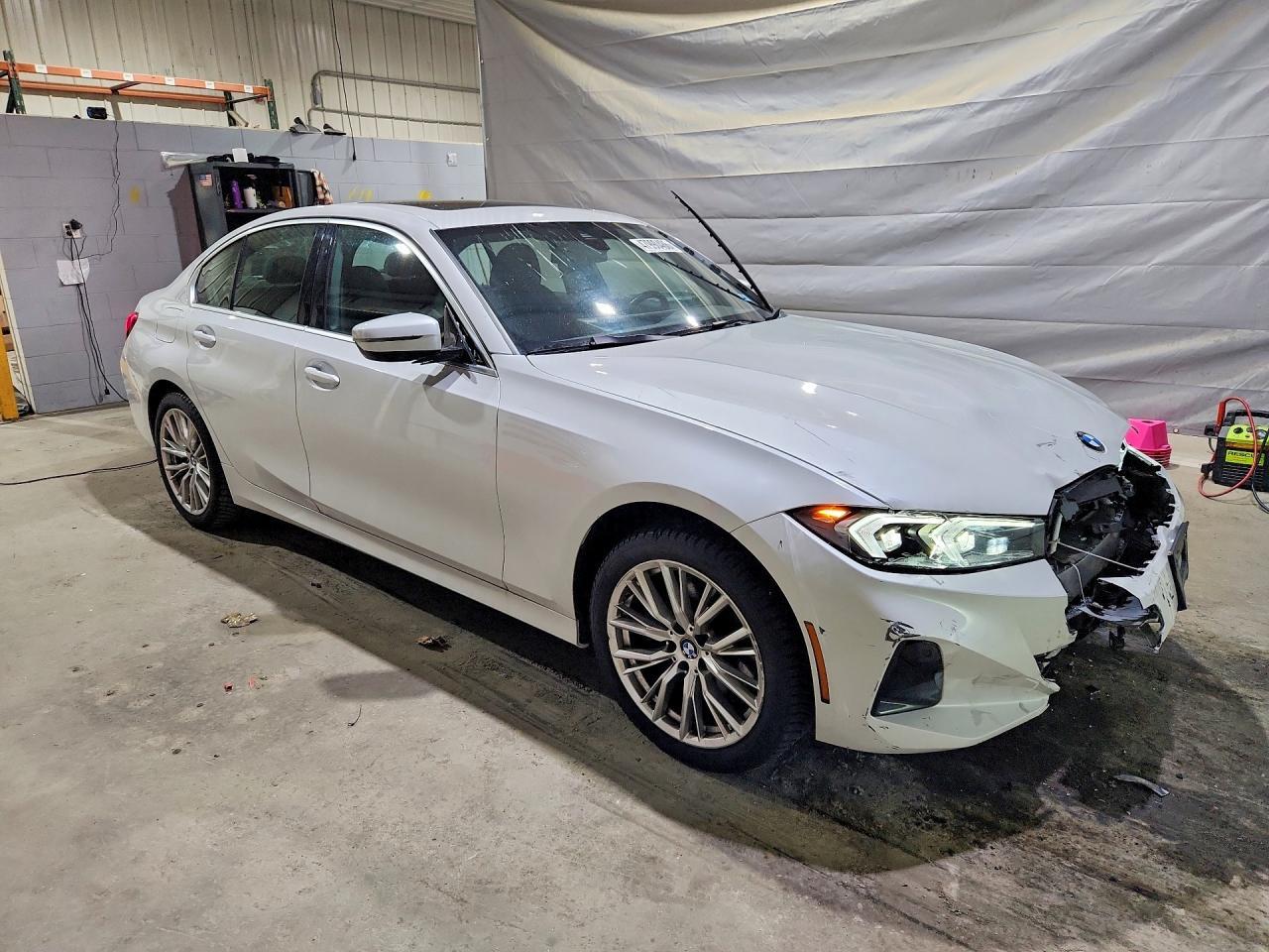 2024 BMW 330Xi - Фото 4