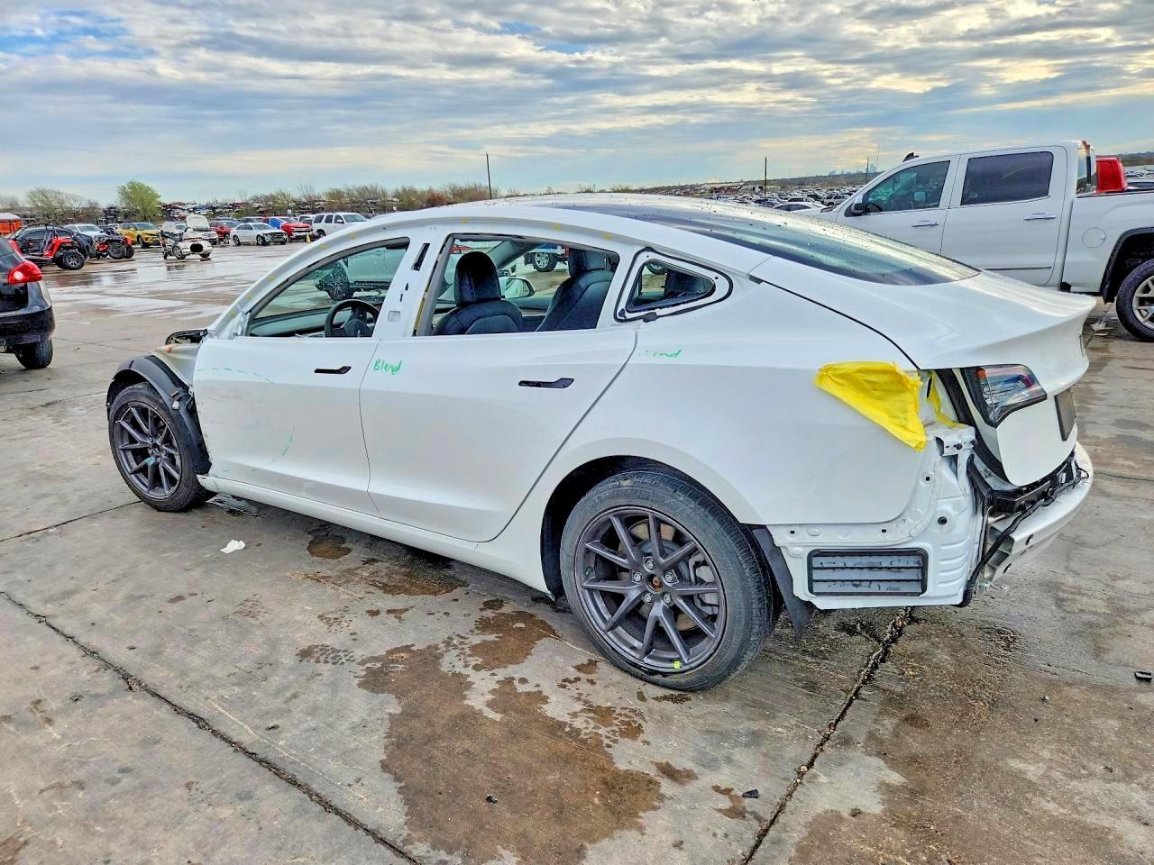 2021 Tesla Model 3 - Фото 2